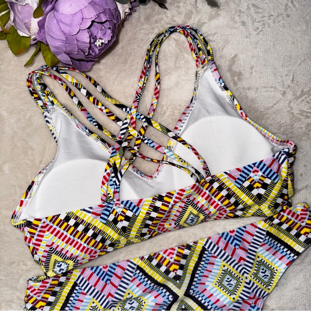 Boutique Colorful Geometric Strappy Bikini Set - Picture 7 of 12